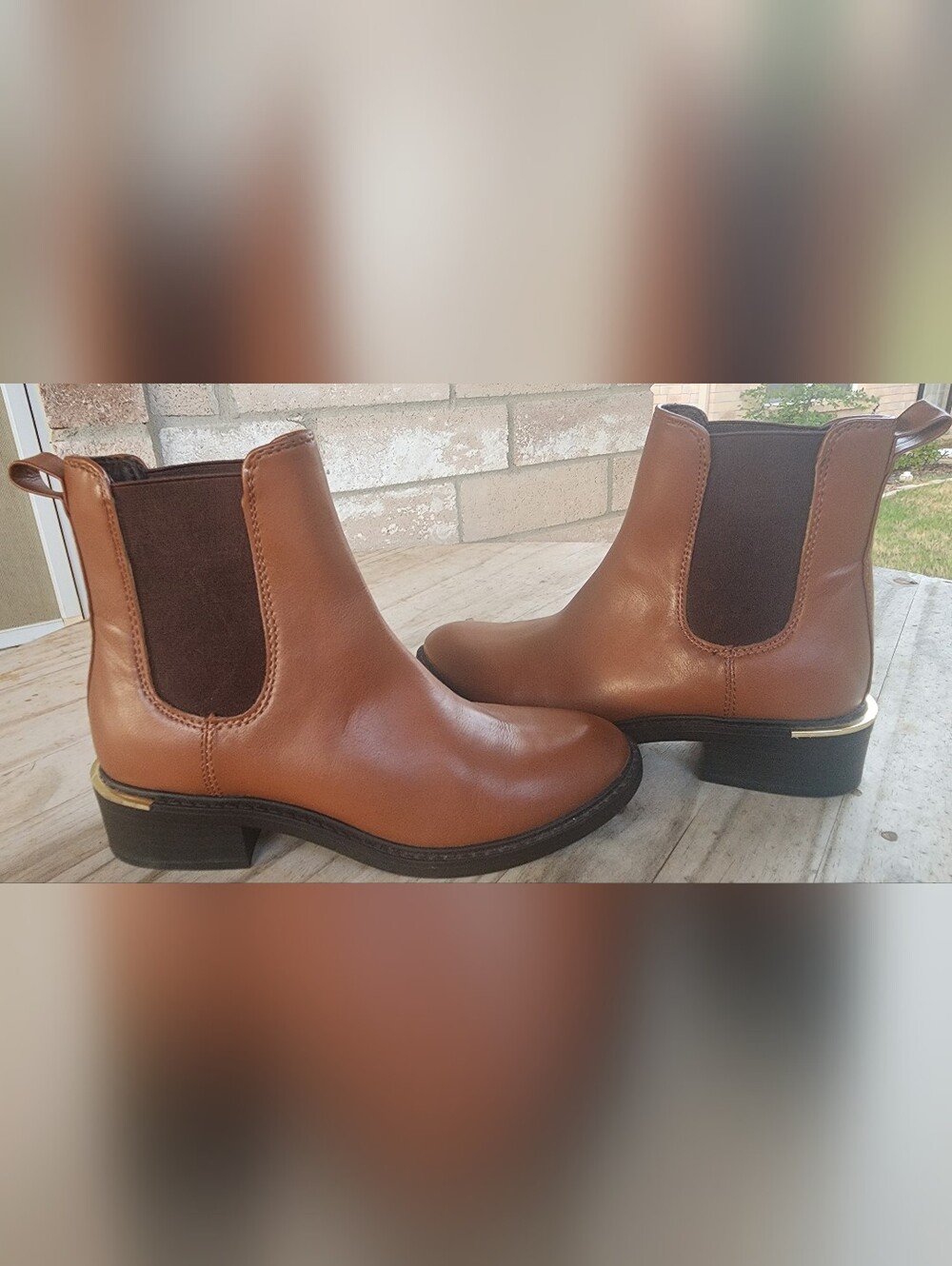 STEVE MADDEN 6M Iris Chelsea Ankle Boots Cognac Brown Gold Heel Plate EUC